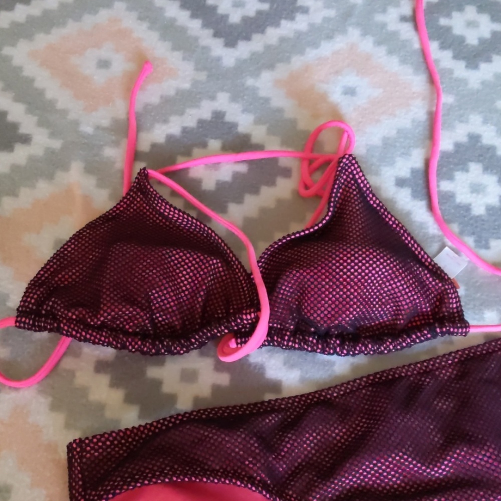 Bikini - Picture 2 of 3